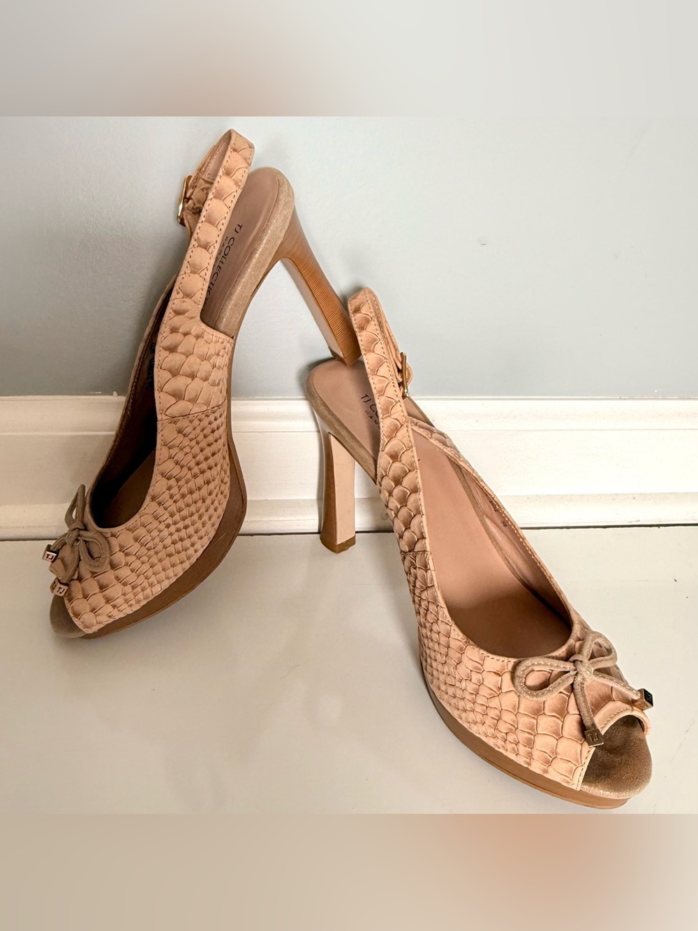 TJ Collection Women’s Sandals Peep Toe Platform Snakeskin Slingback Heels Sz 39
